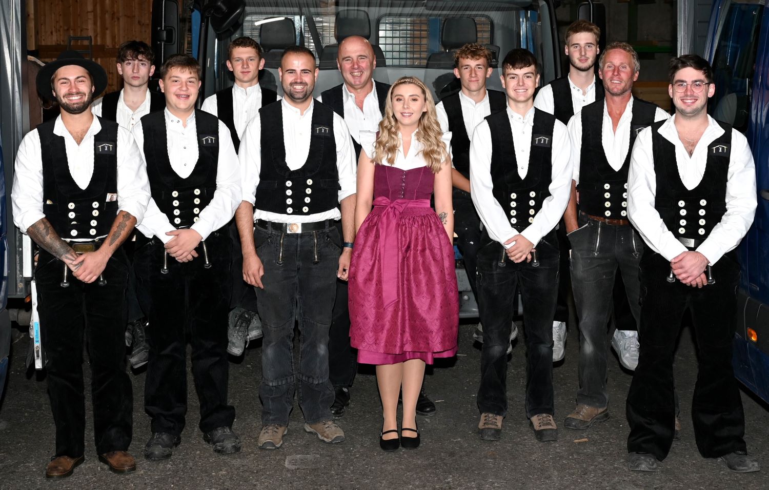 Teamfoto der Zimmerei Gruber aus Sauerlach - Zimmerei und Holzbau München und Umgebung